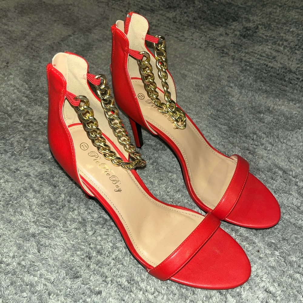 Red heels with gold chain size 7.5